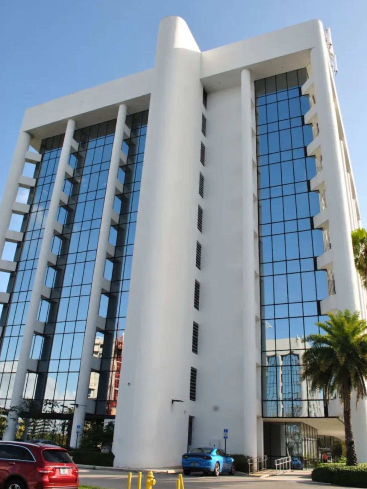 Miami / Aventura — Building entrance