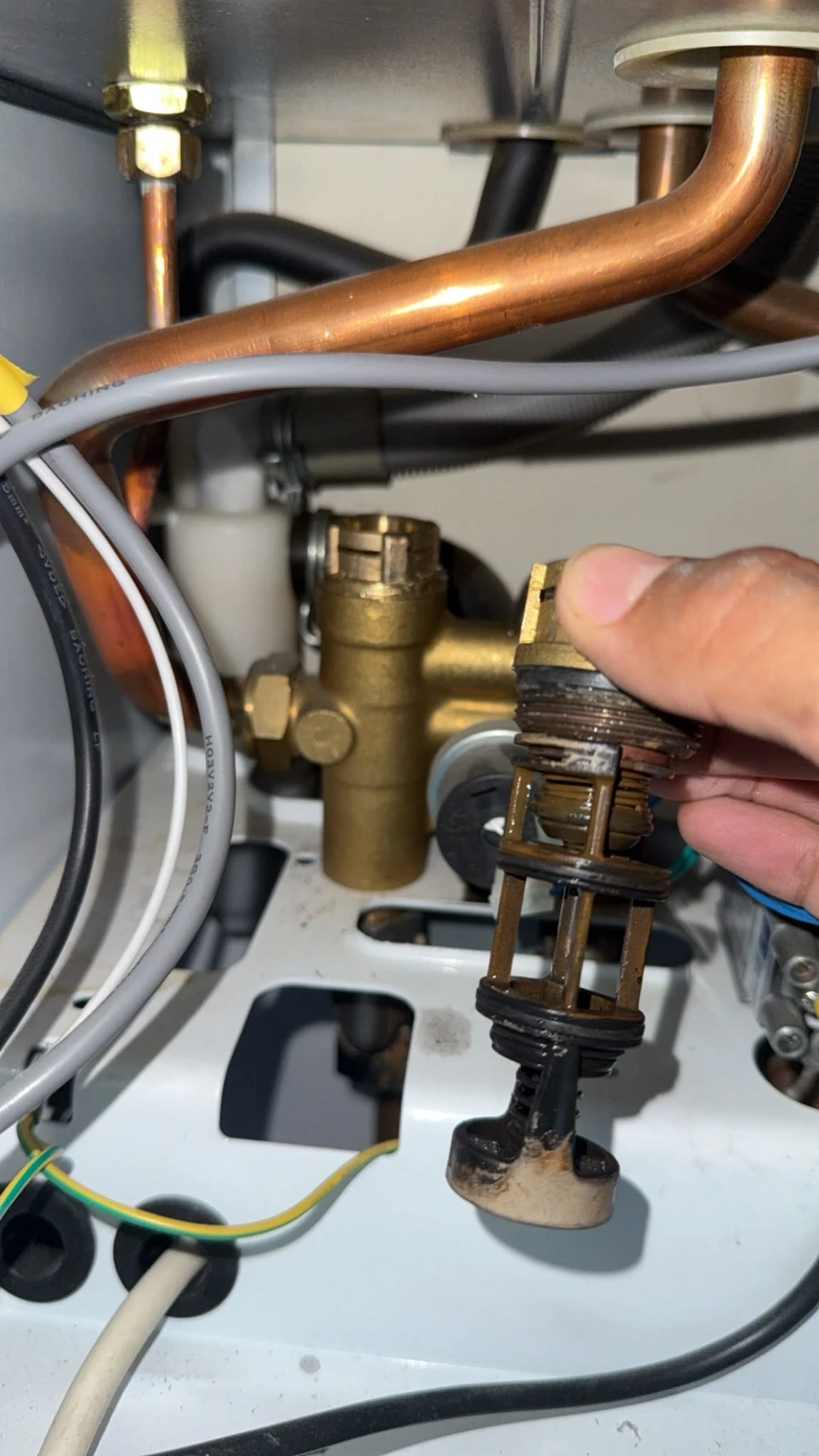 Diverter valve cartridge renewal