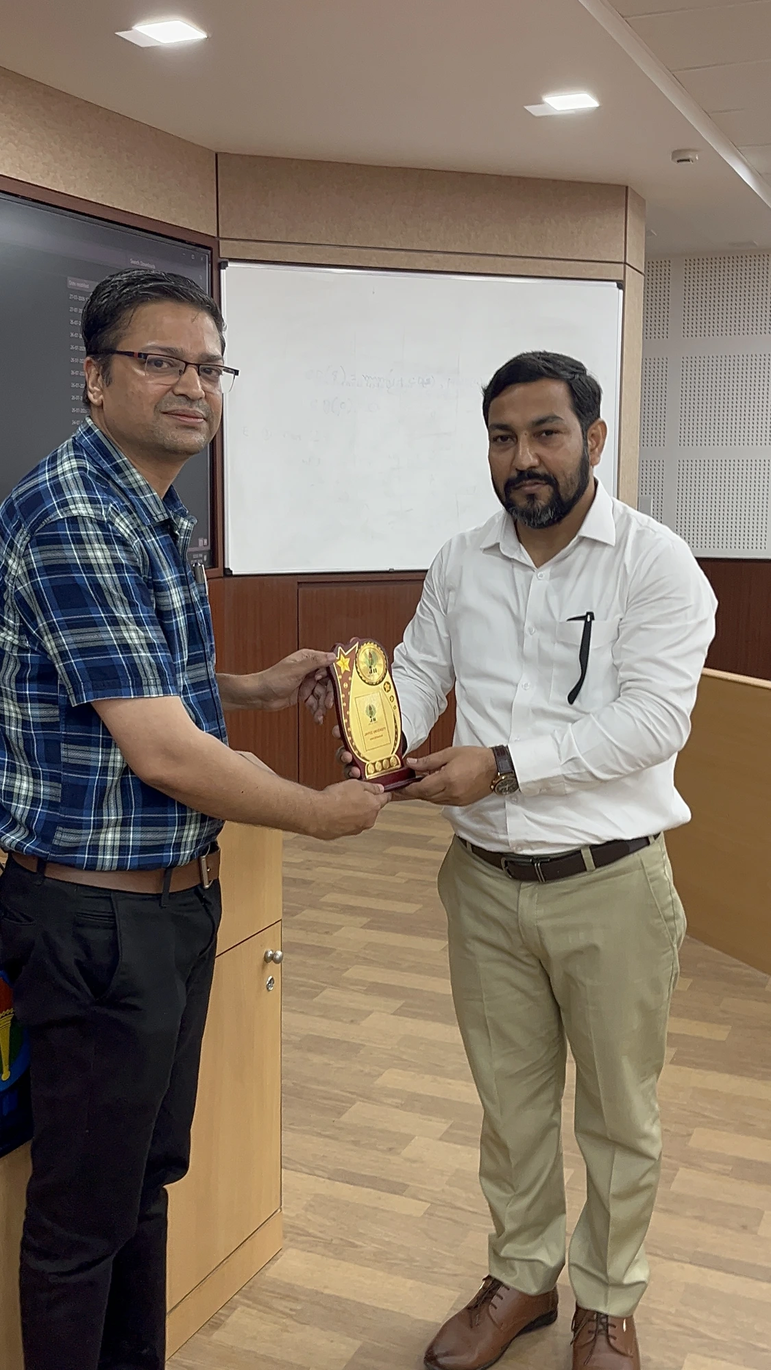 ASAI expert receiving a recognition memento after a session