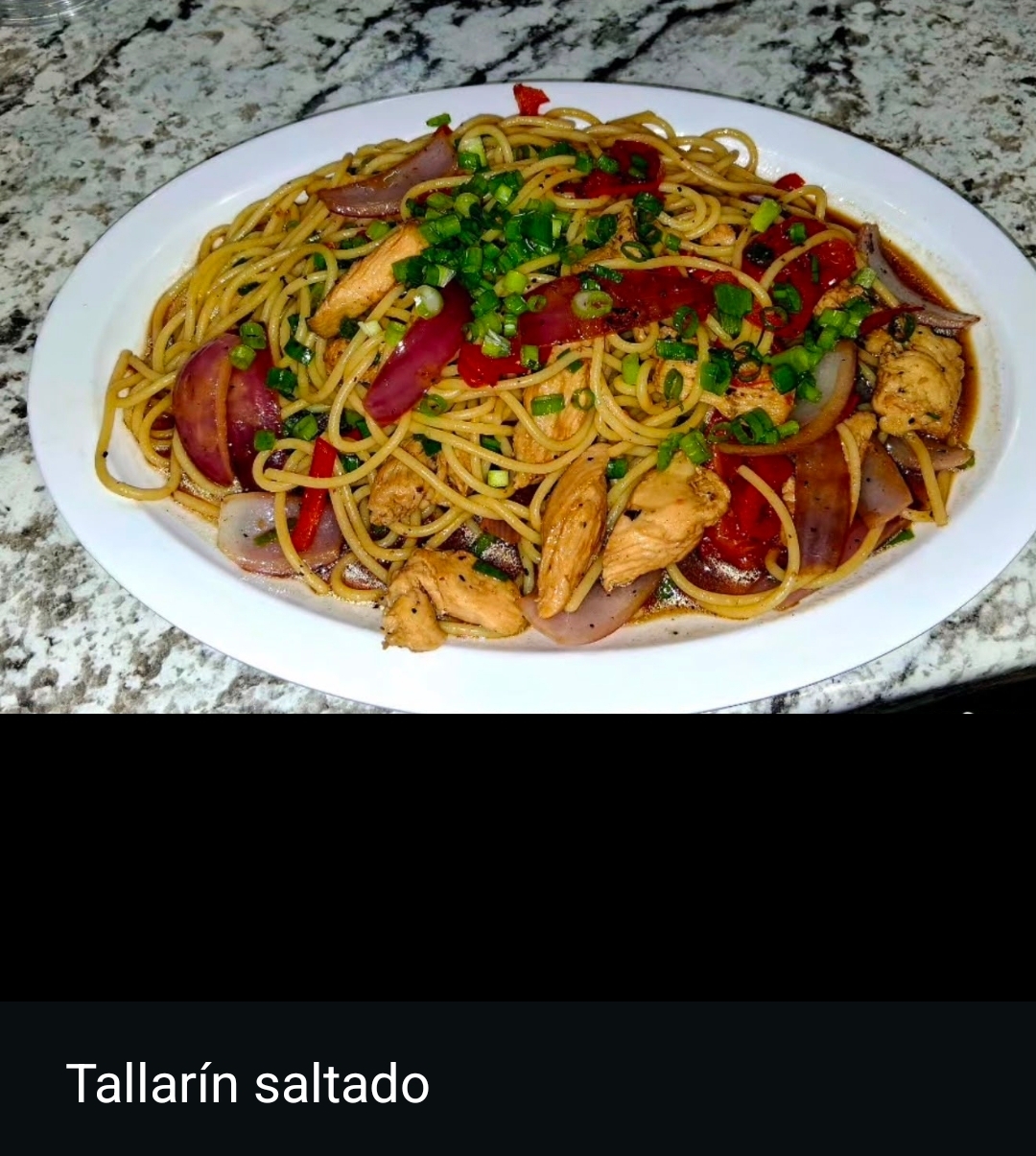 Tallarín Saltado de Pollo