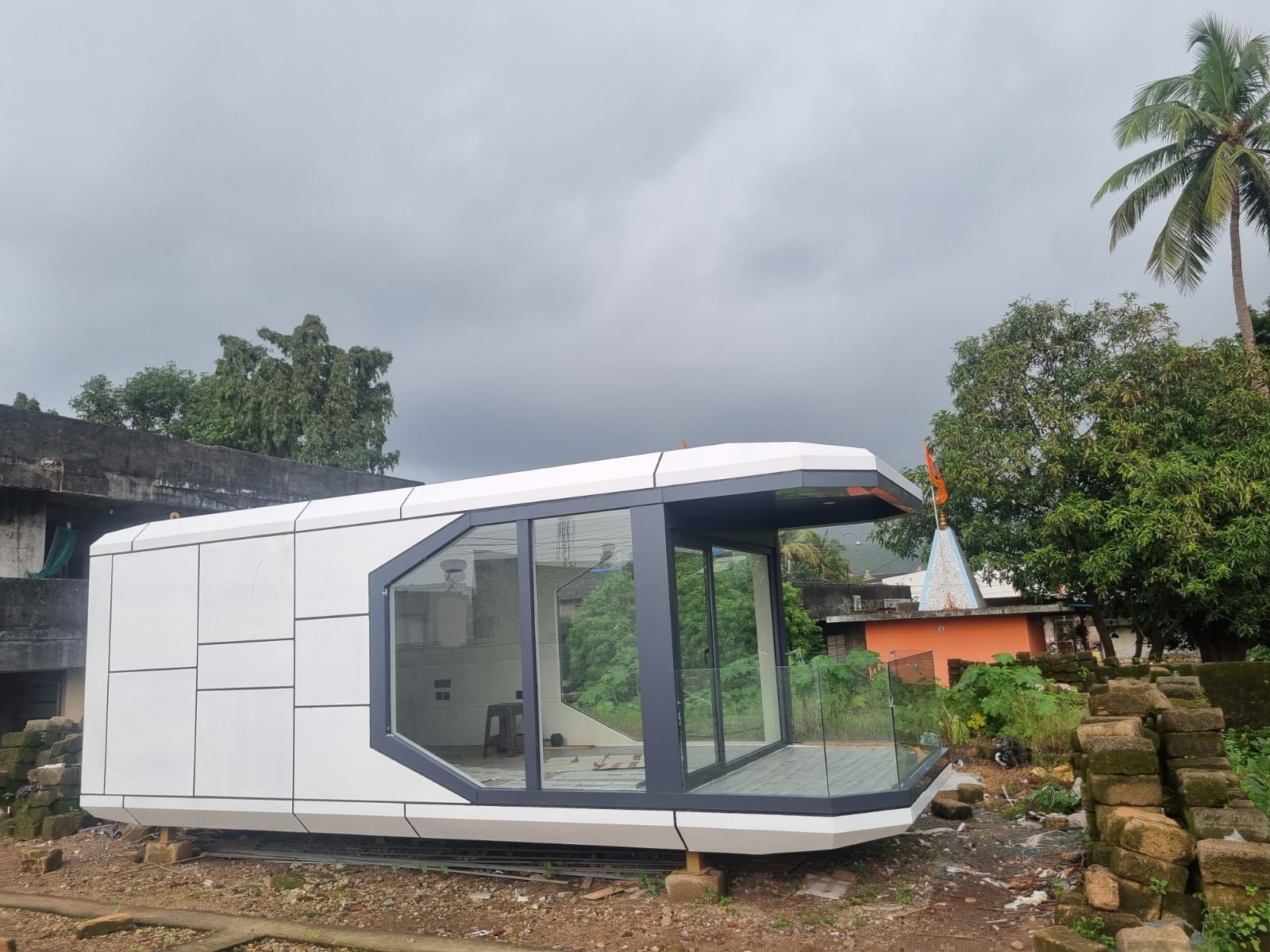 Modularoom CS25 Capsule Suite in a natural destination setting — modular resort accommodation for retreats