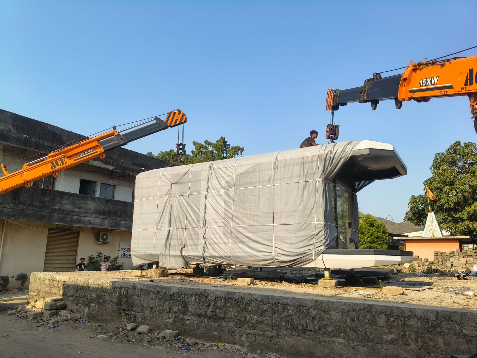Modularoom CS25 Capsule Suite being transported and positioned on site — modular resort installation
