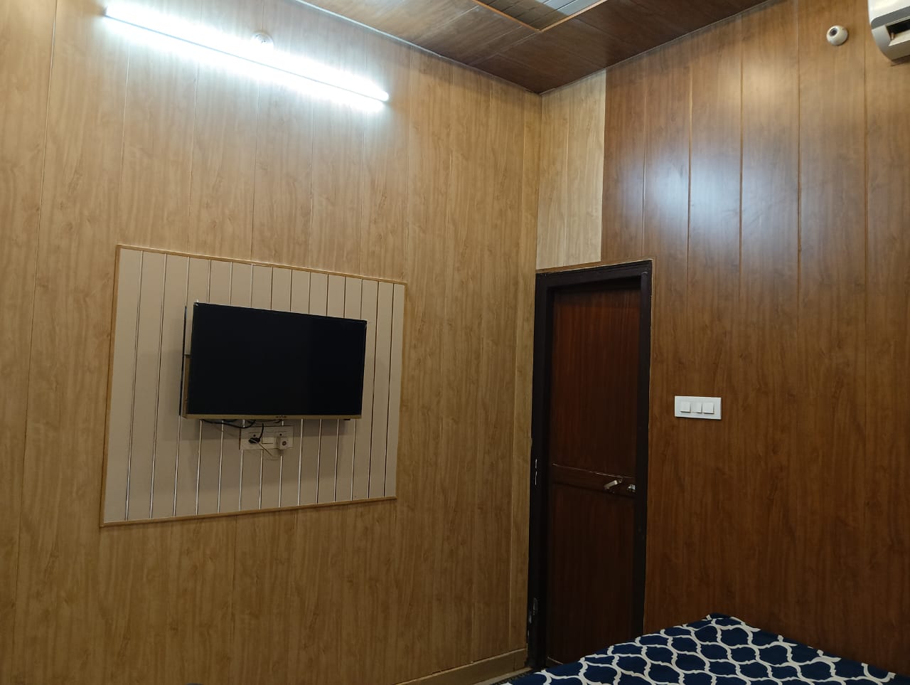 Comfortable double bed room with AC in Kankarbagh, Patna