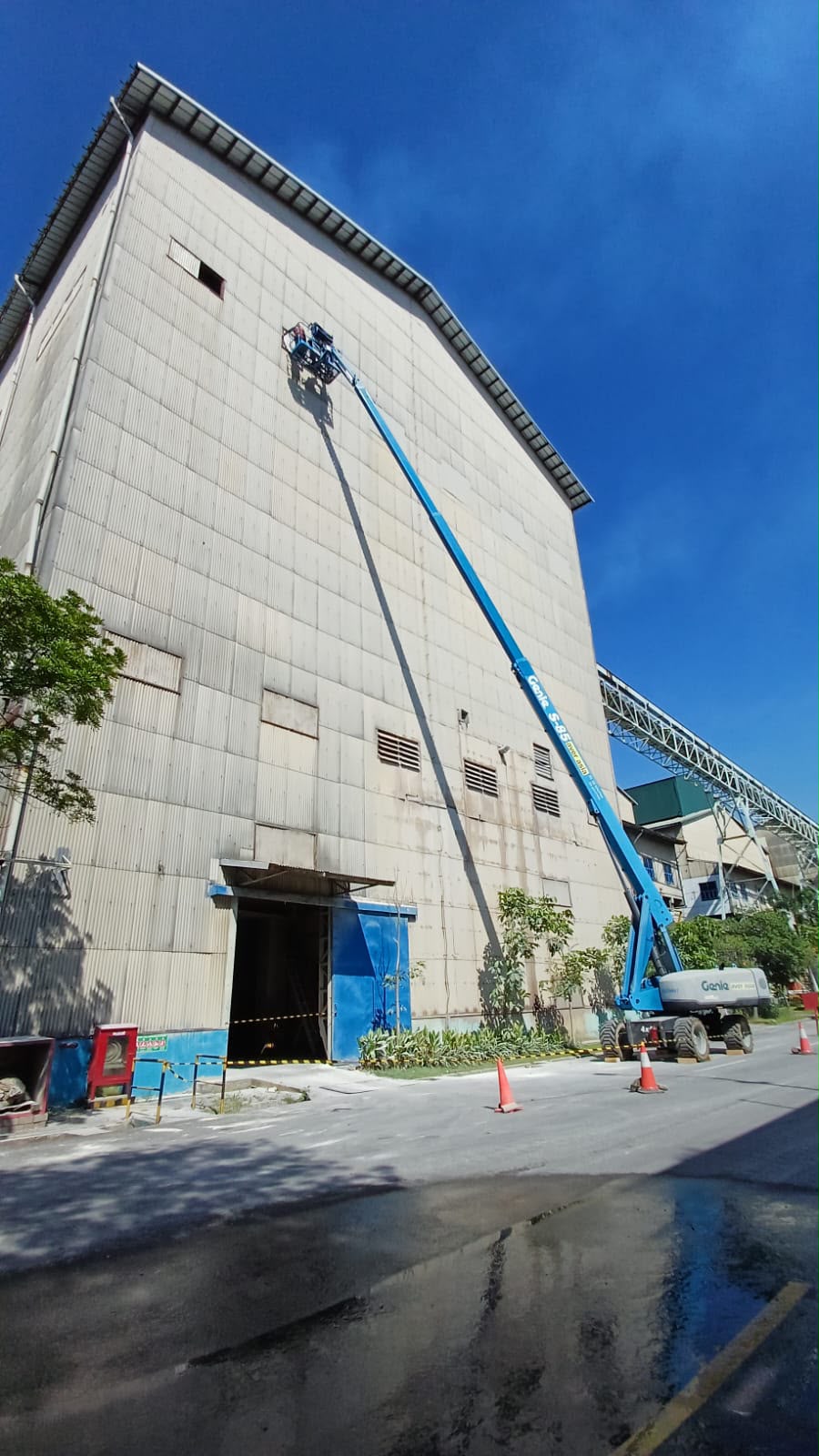 Boom lift untuk facade