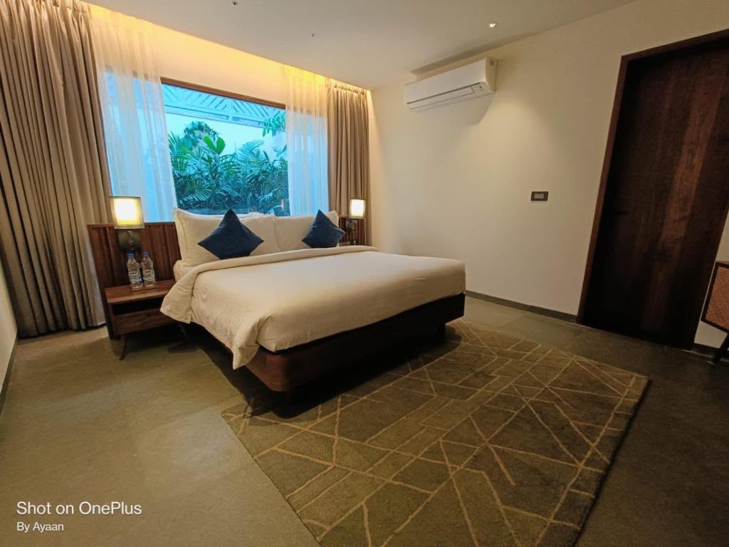 Pond Villa — photo 1 of 7