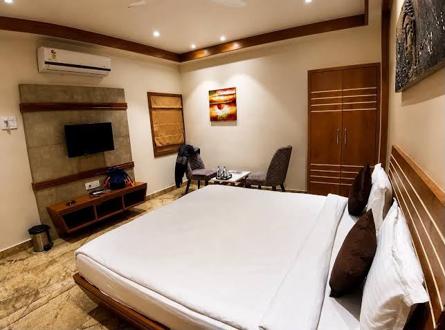 Premier Room interior with premium decor - Sagar Darshan Guest House, Somnath