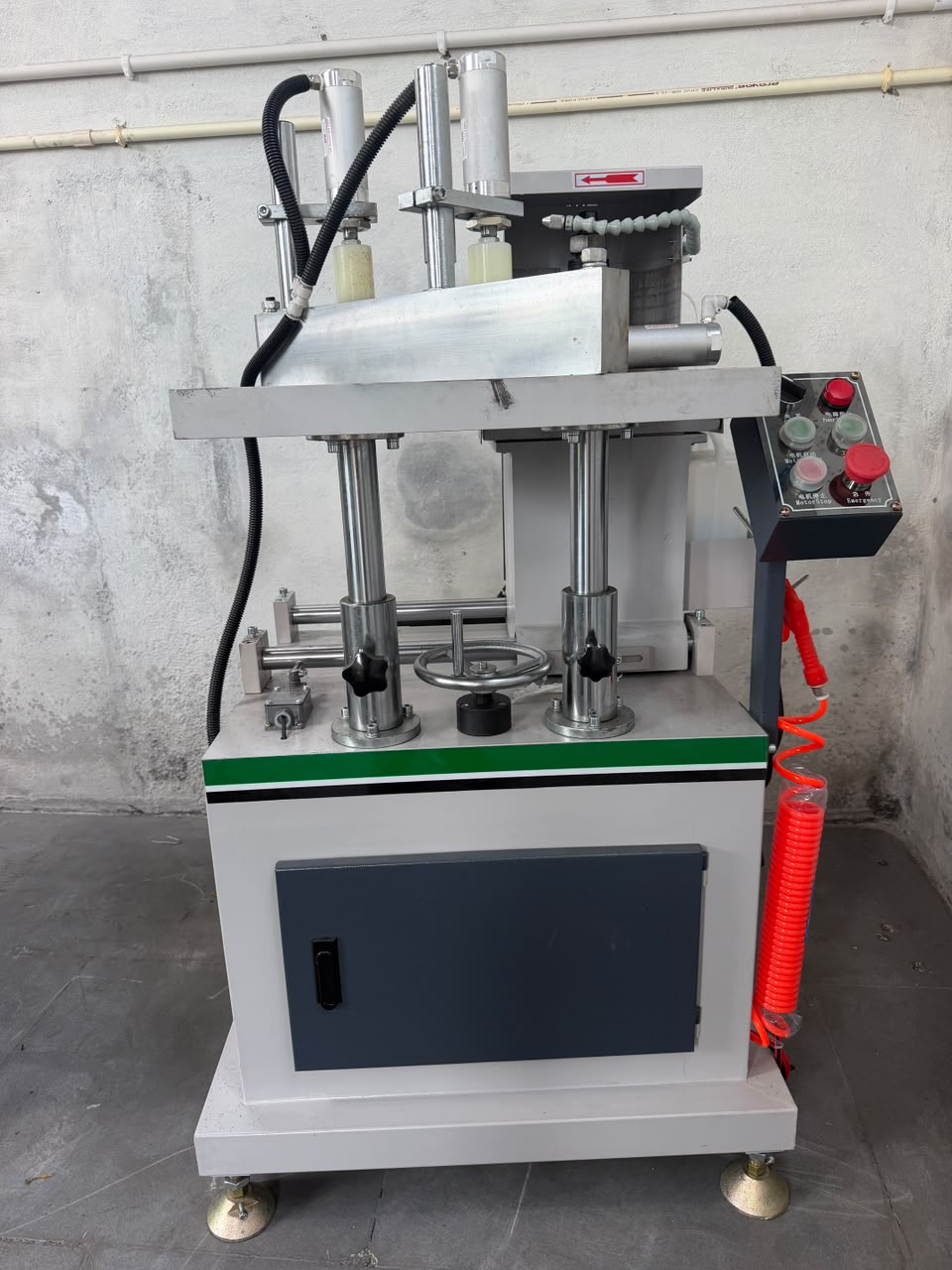 Vertical End Milling Machine